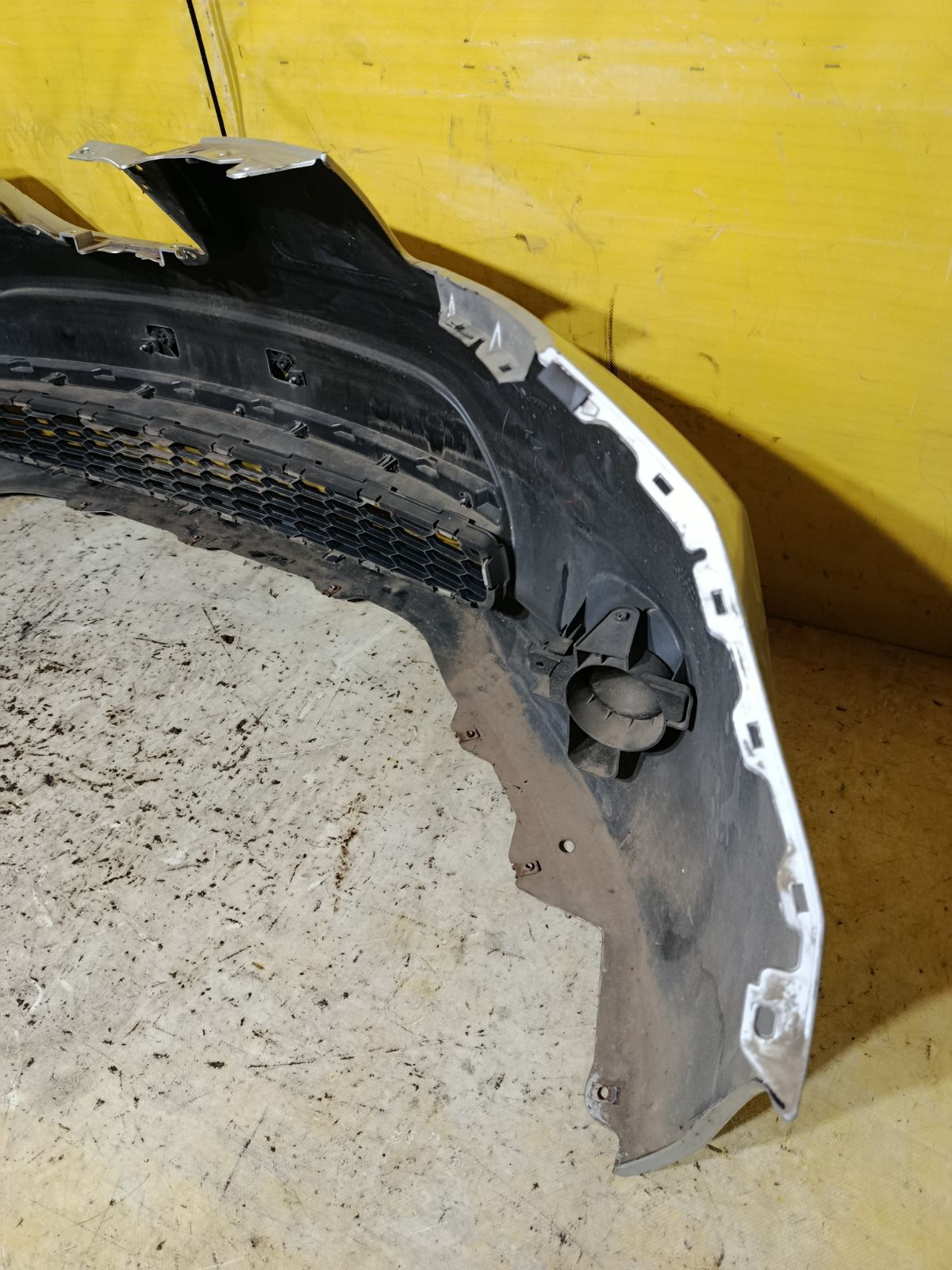 Бампер на Nissan Leaf AZE0 Фото 12