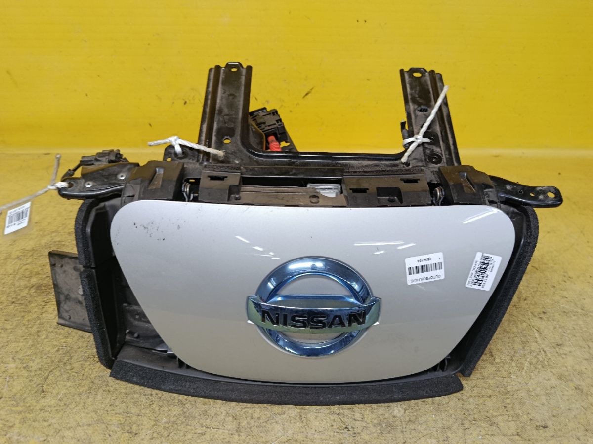 Лючок на Nissan Leaf AZE0 Фото 4