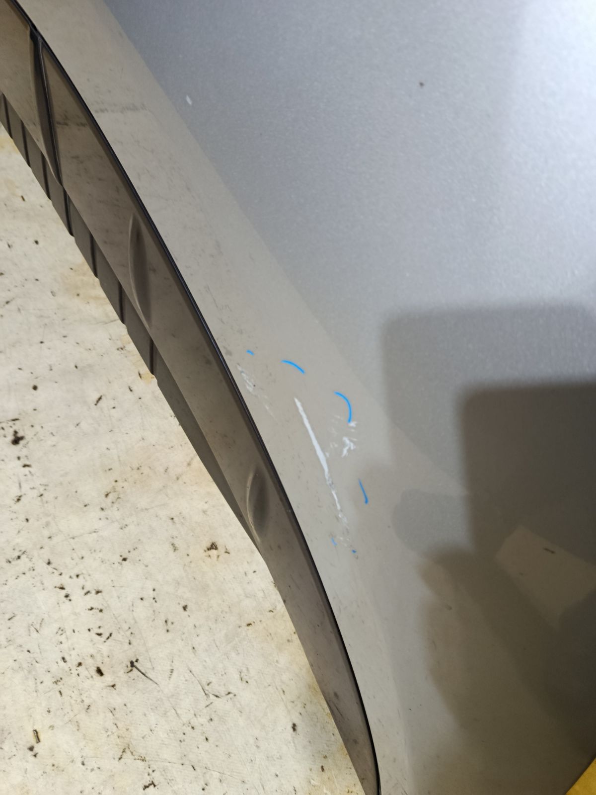 Капот на Nissan Leaf AZE0 Фото 8