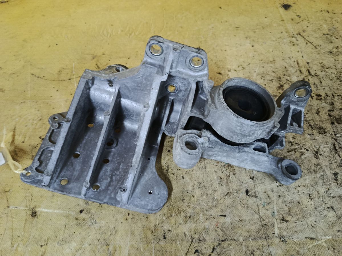 Подушка двигателя на Nissan X-Trail NT31 MR20DE Фото 3