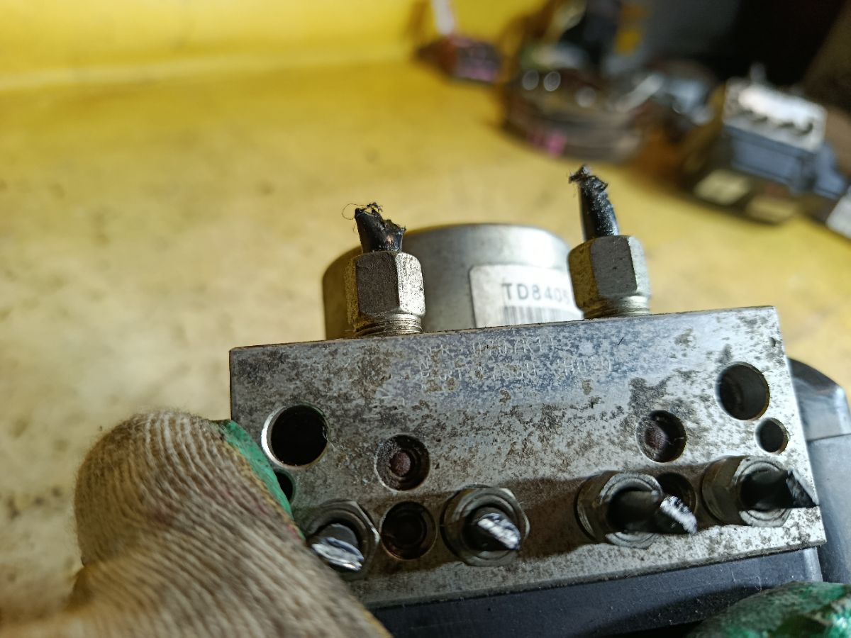 Блок ABS 47660-JH01D на Nissan X-Trail NT31 MR20DE Фото 4