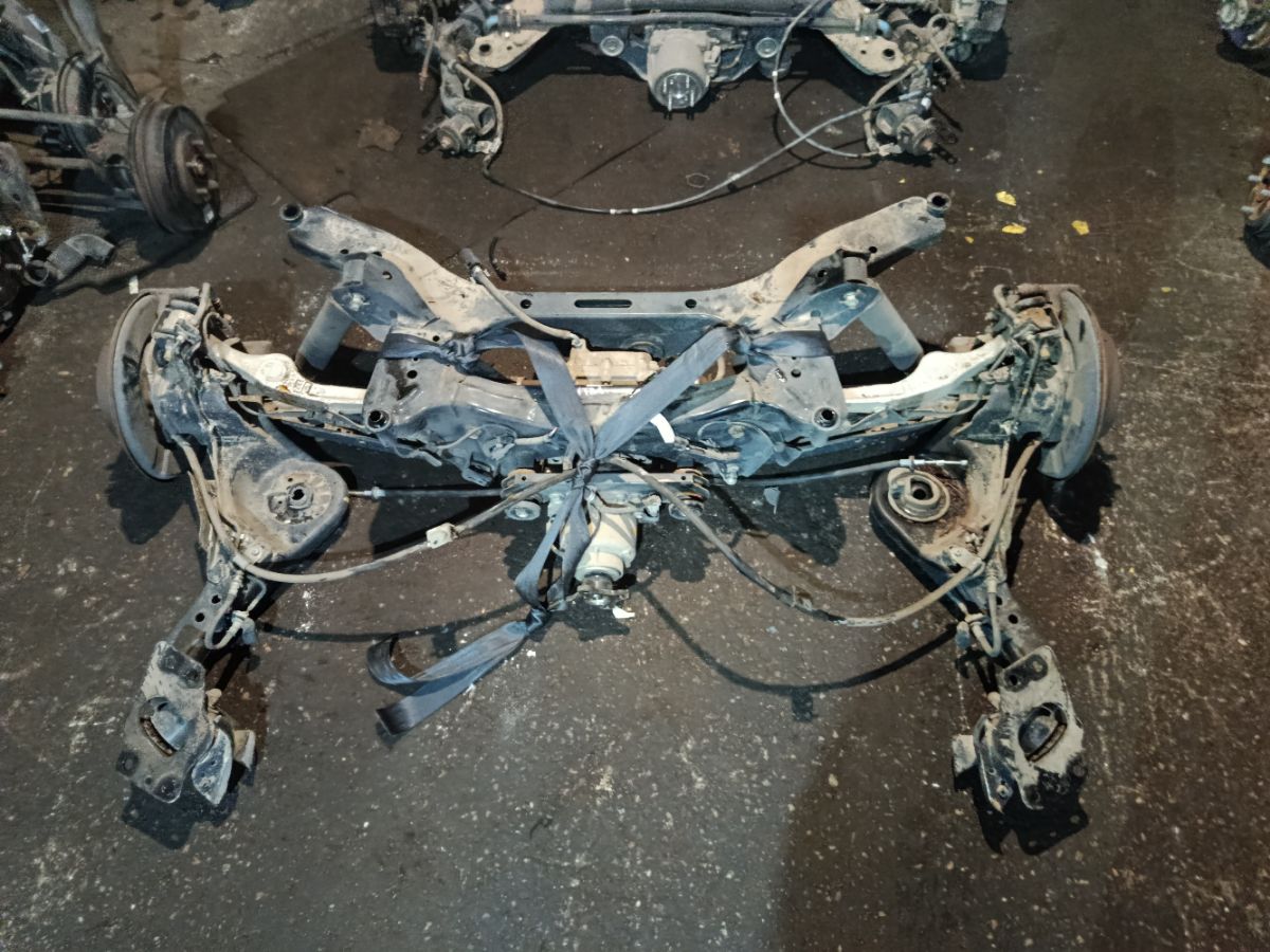 Балка подвески на Nissan X-Trail NT31 MR20DE Фото 3