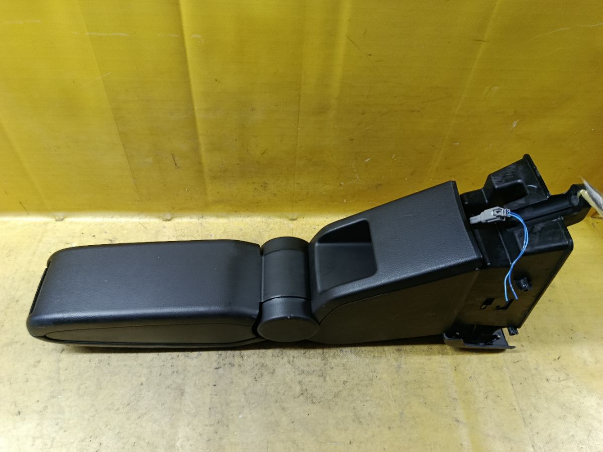 Подлокотник на Nissan Tiida C11 Фото 8