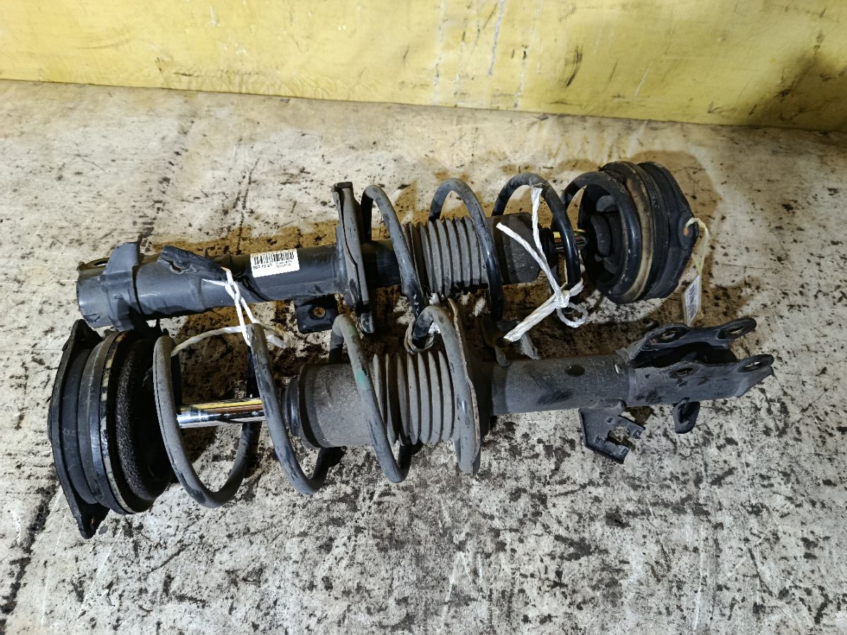 Стойка амортизатора на Nissan Tiida C11 HR15DE Фото 3