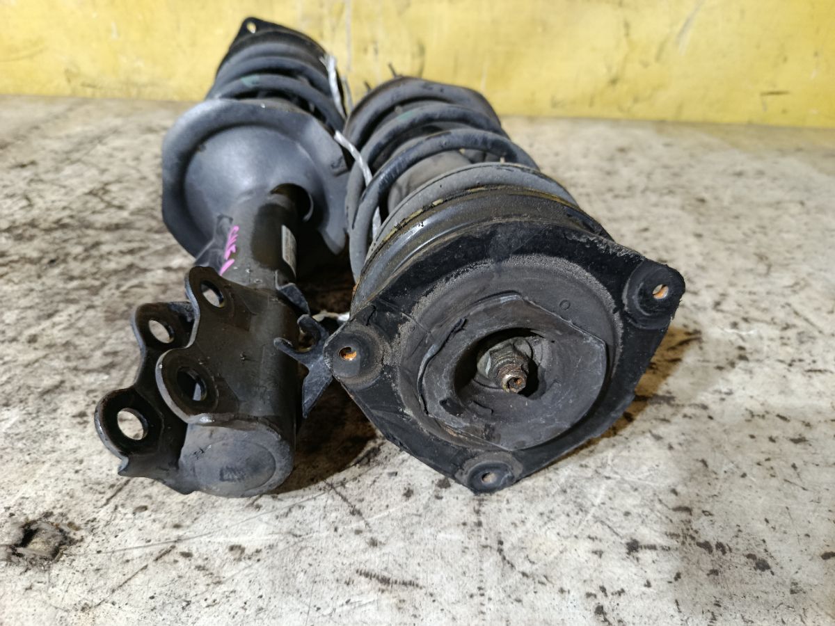 Стойка амортизатора на Nissan Tiida C11 HR15DE Фото 4