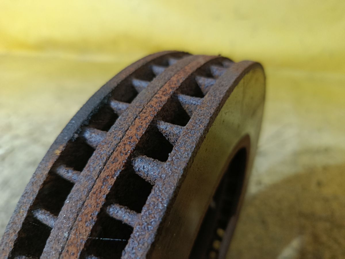 Тормозной диск 40206-CY00A на Nissan Serena C25 MR20DE Фото 4