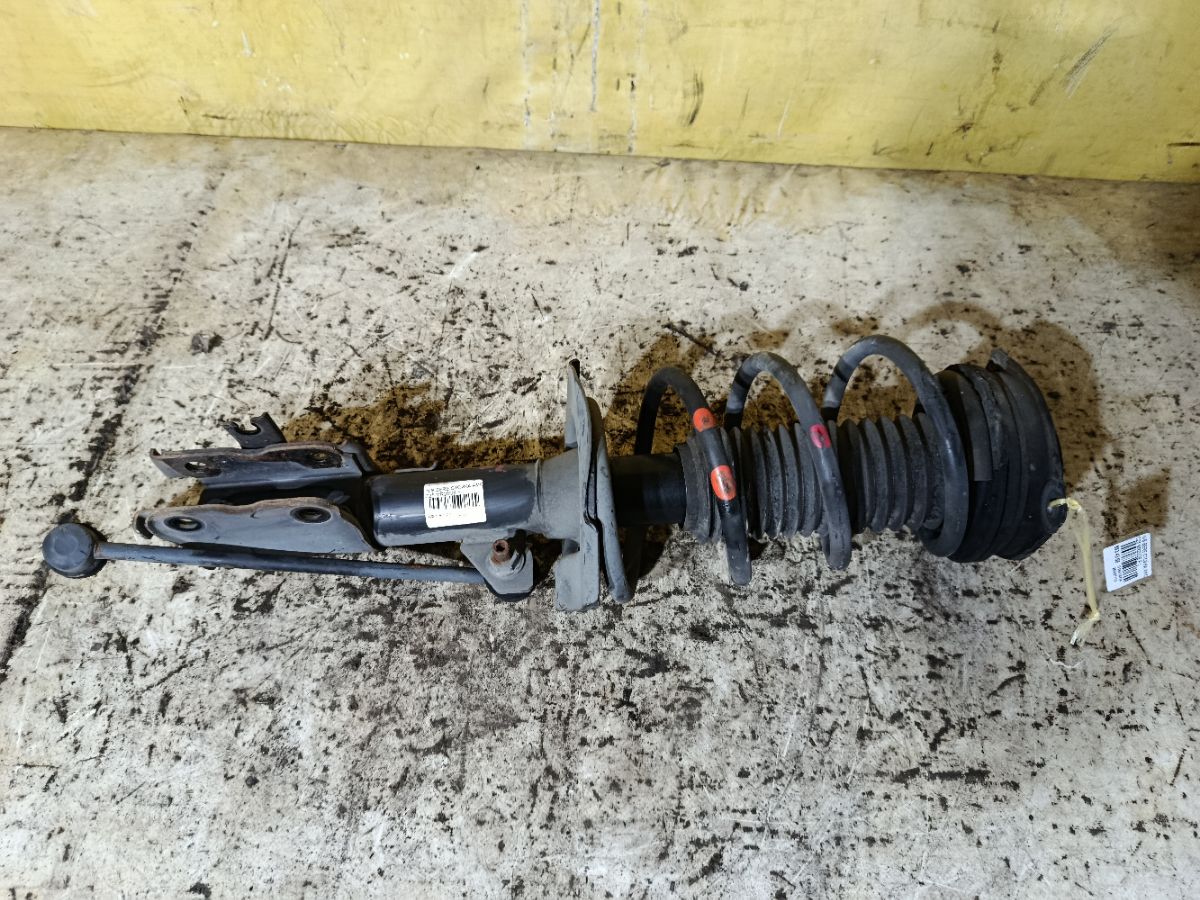 Стойка амортизатора на Nissan Serena C25 MR20DE Фото 3