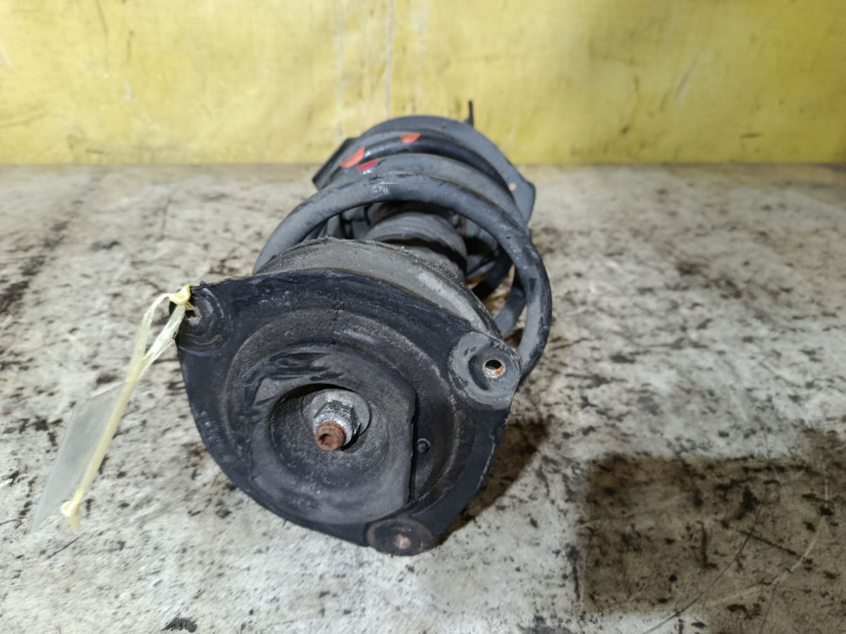 Стойка амортизатора на Nissan Serena C25 MR20DE Фото 4