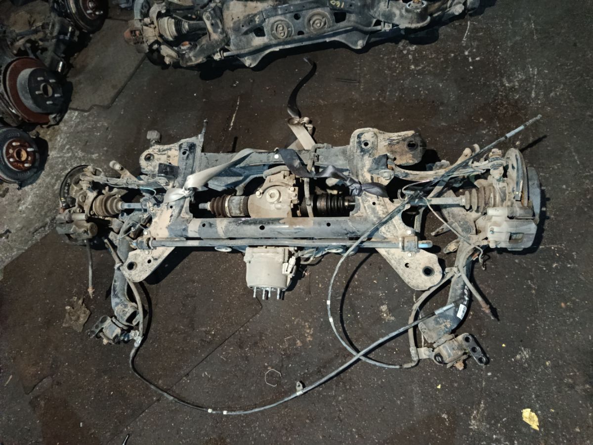 Балка подвески на Toyota Wish ZGE25G 2ZR-FAE Фото 3