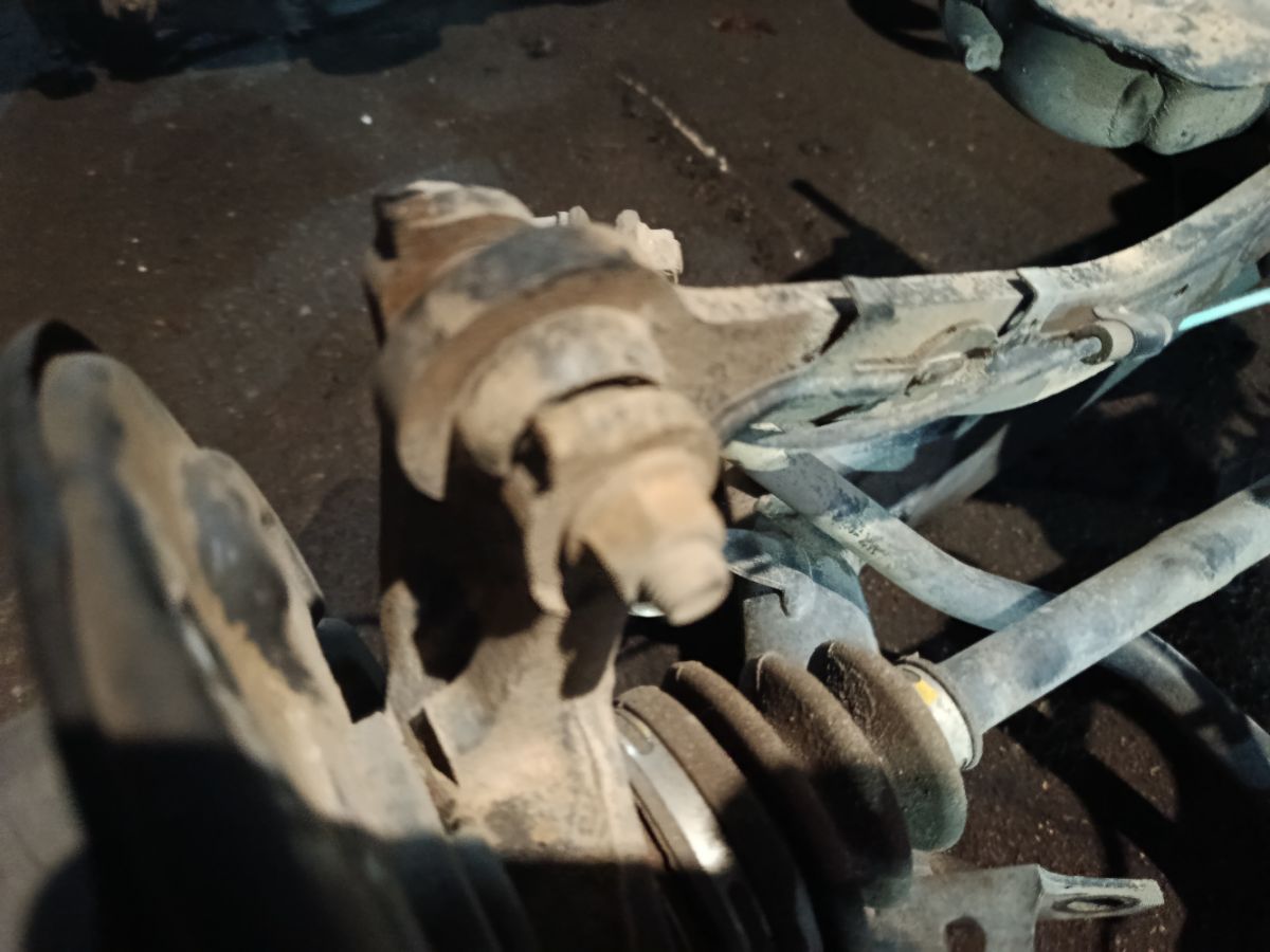 Балка подвески на Toyota Wish ZGE25G 2ZR-FAE Фото 6