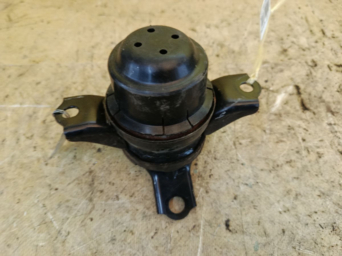 Подушка двигателя на Toyota Passo KGC10 1KR-FE Фото 3