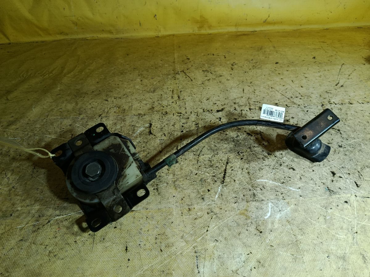 Крепление запасного колеса на Toyota Wish ZGE25G Фото 3