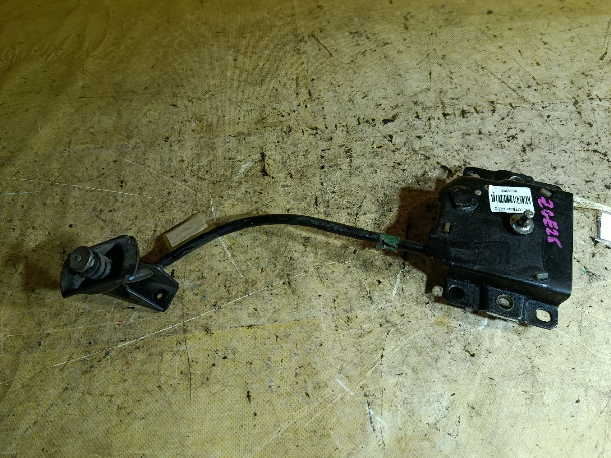 Крепление запасного колеса на Toyota Wish ZGE25G Фото 4