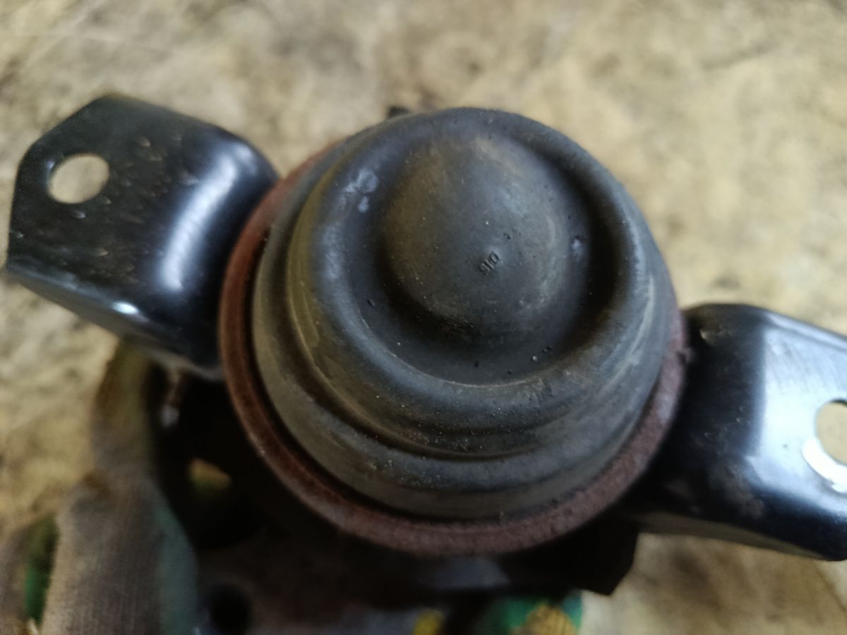 Подушка двигателя на Daihatsu Move LA100S KF-VE Фото 4