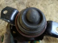 Подушка двигателя на Daihatsu Move LA100S KF-VE Фото 4