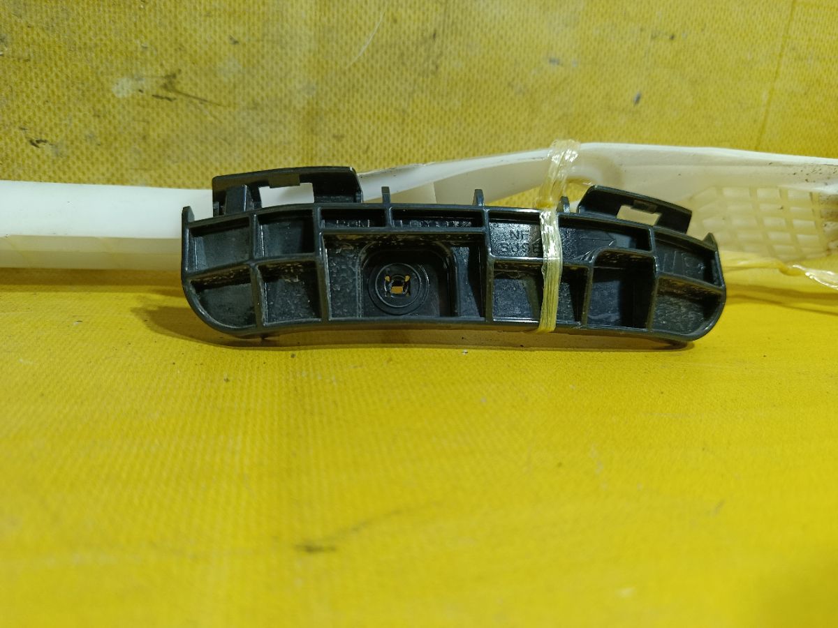 Крепление бампера 52155-68030, 52575-68020 на Toyota Wish ZGE25G Фото 5