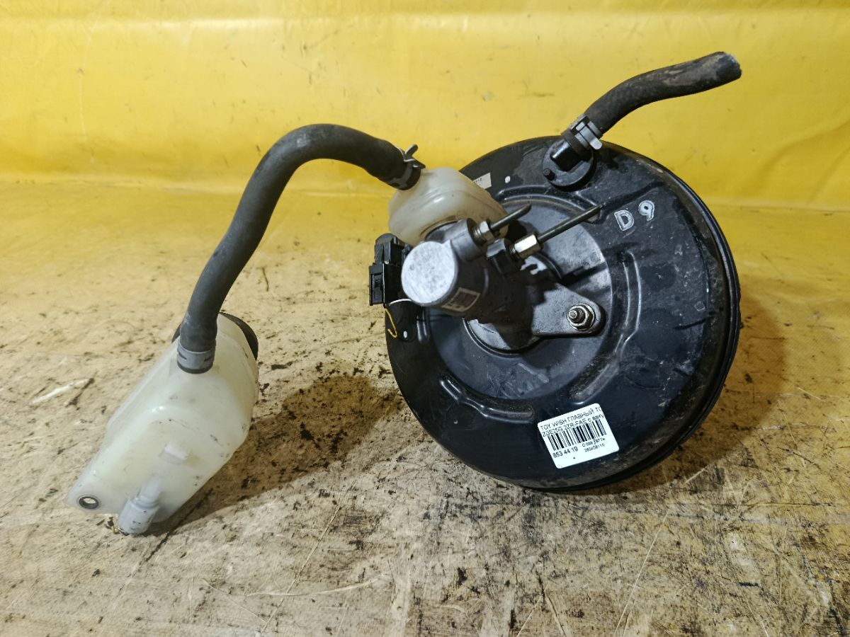 Главный тормозной цилиндр на Toyota Wish ZGE25G 2ZR-FAE Фото 3