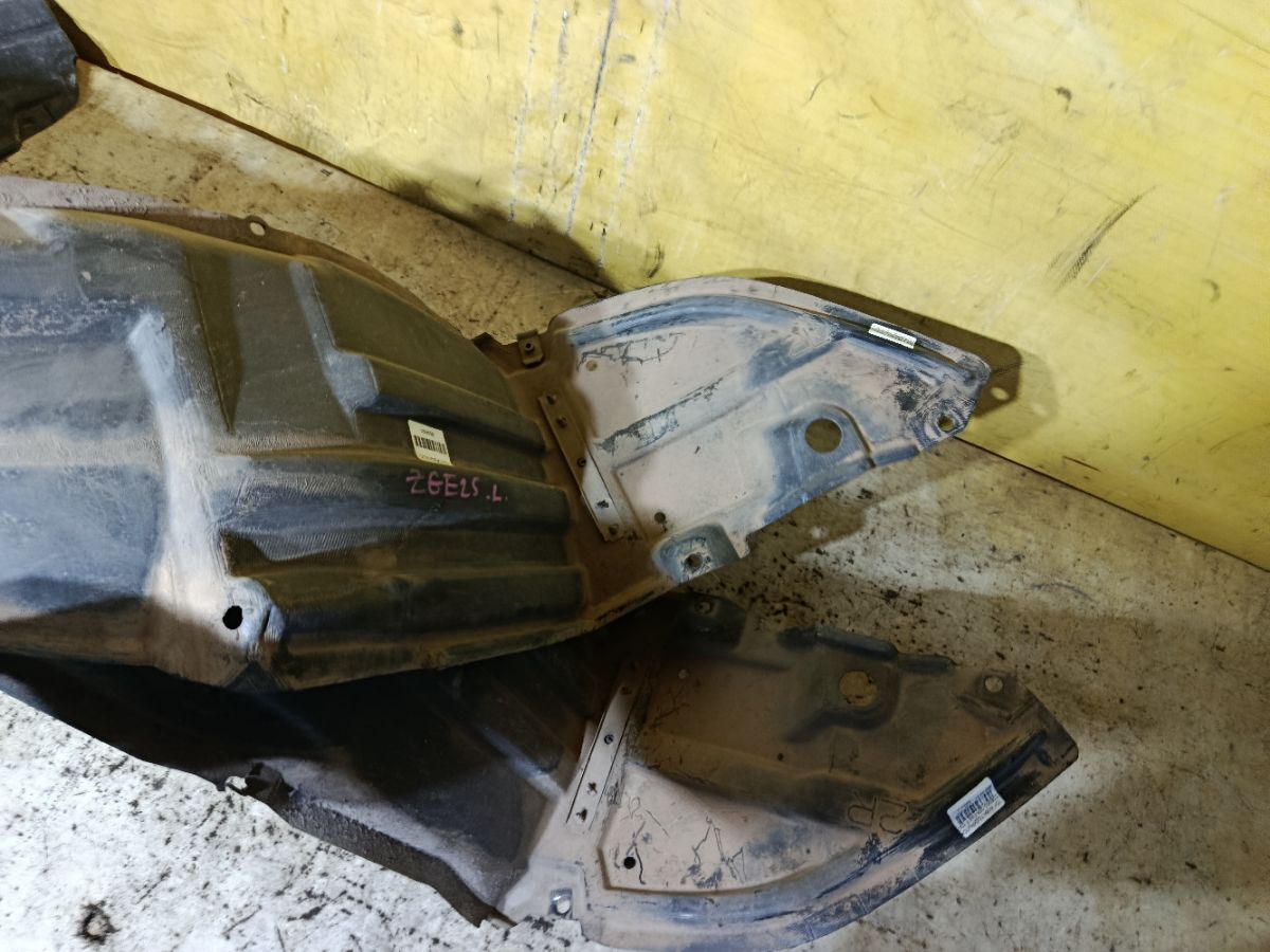 Подкрылок 53875-68020, 53876-68020 на Toyota Wish ZGE25G 2ZR-FAE Фото 4