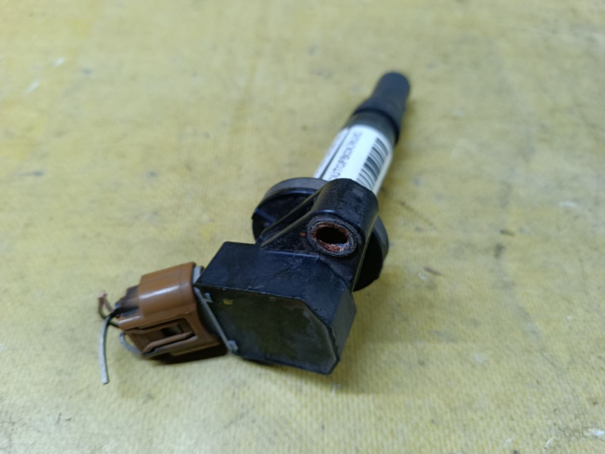 Катушка зажигания 19500-B2050 на Daihatsu Move LA100S KF-VE Фото 3