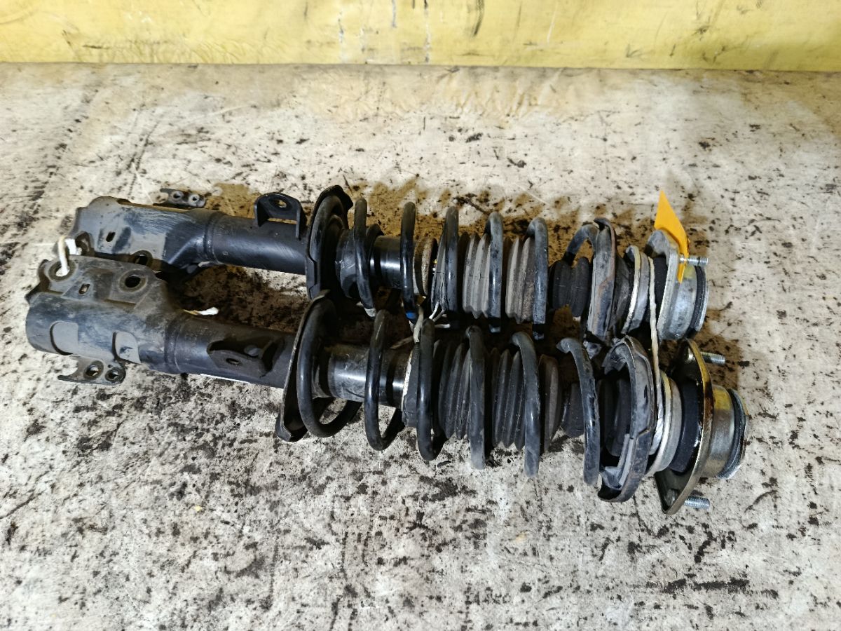 Стойка амортизатора на Daihatsu Move LA100S KF-VE Фото 2