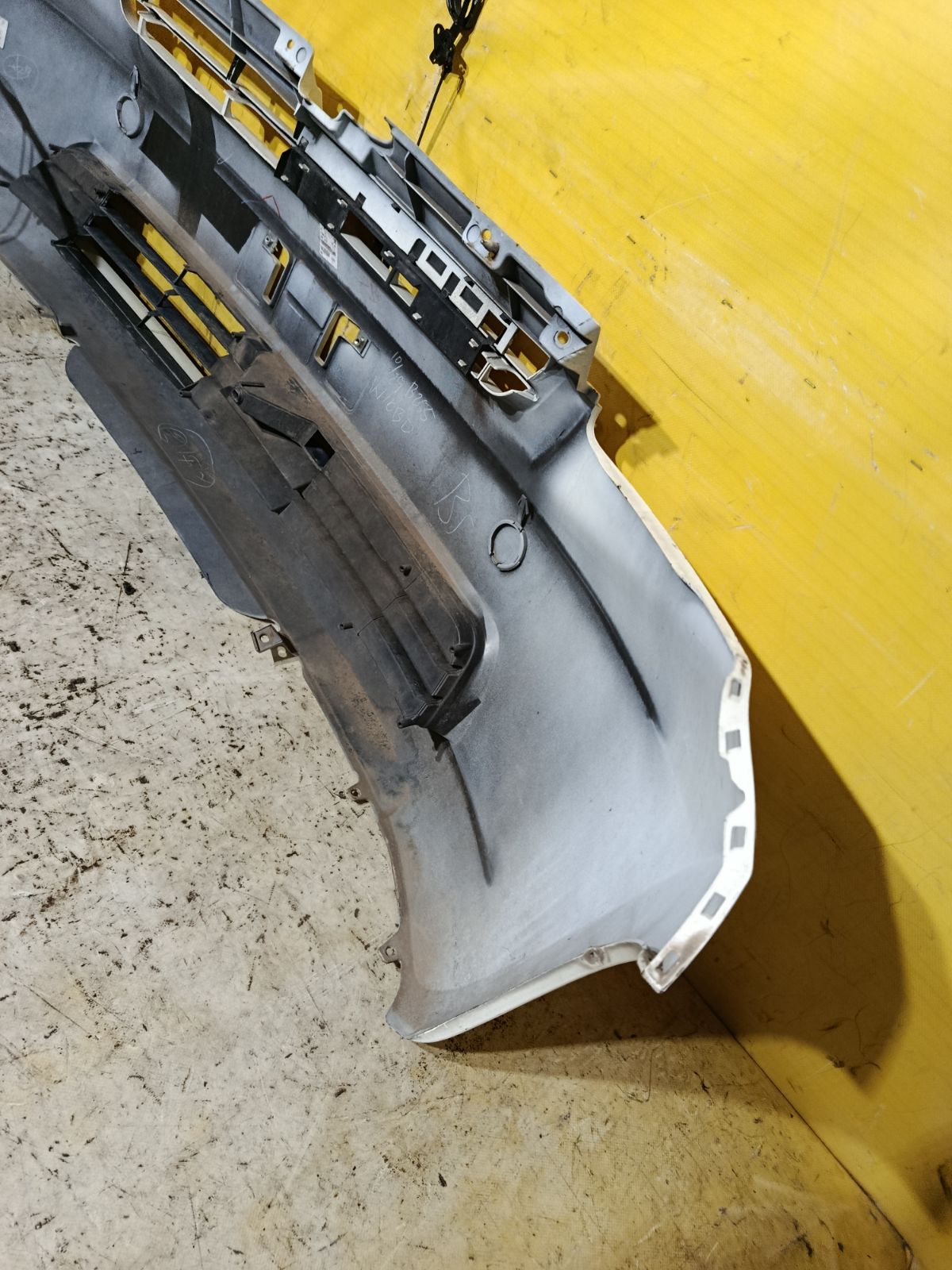 Бампер 52119-B1010 на Toyota Passo KGC10 Фото 11