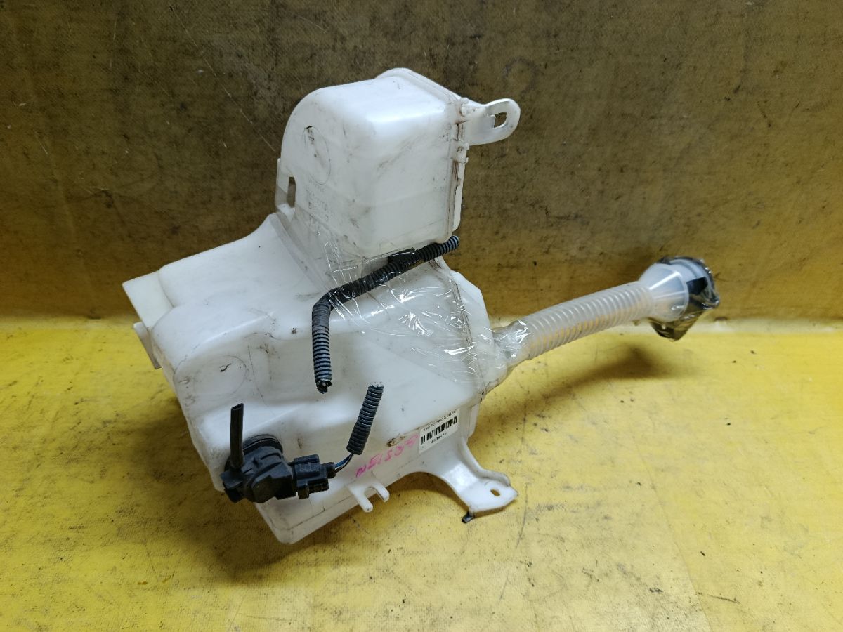Бачок омывателя 85315-30360 на Toyota Crown GRS180 Фото 2