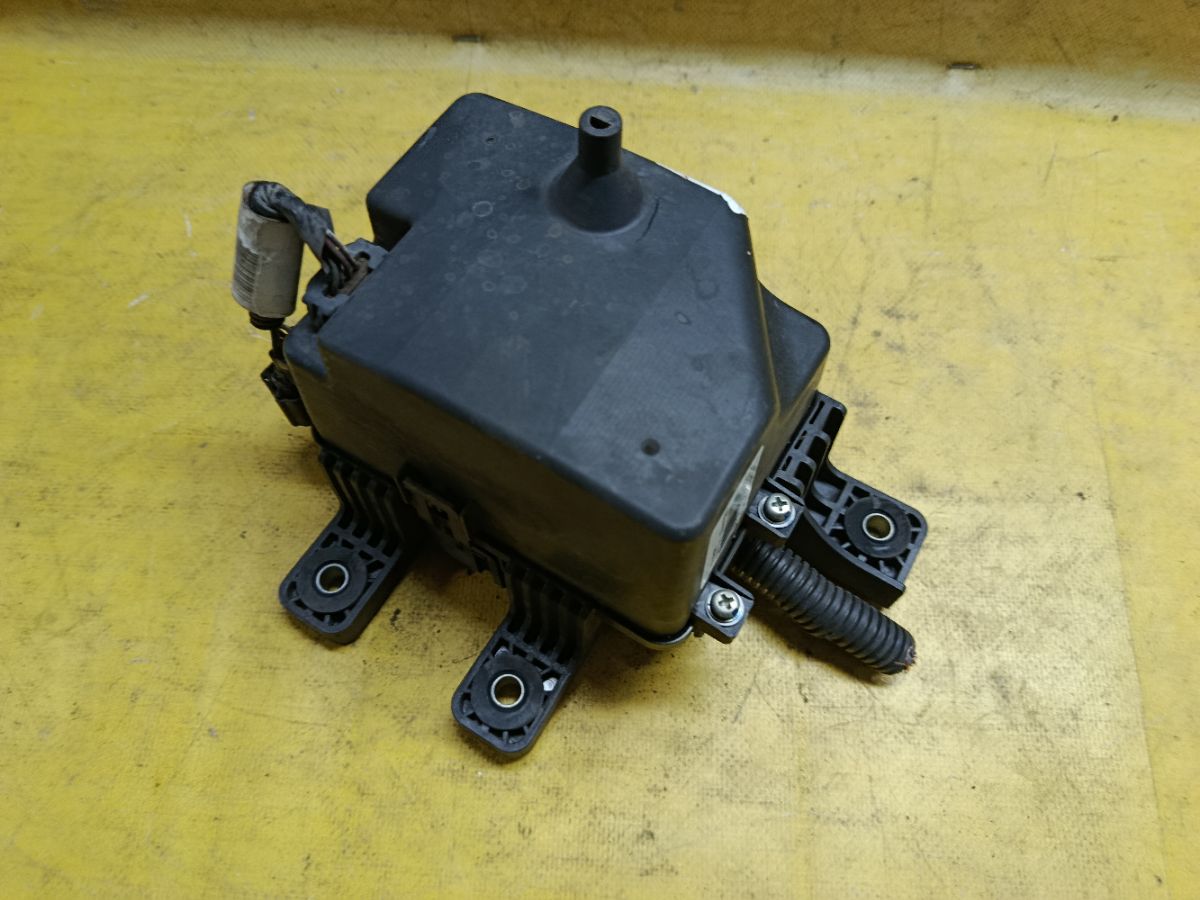 Блок предохранителей на Nissan Serena HFC26 MR20DD Фото 3