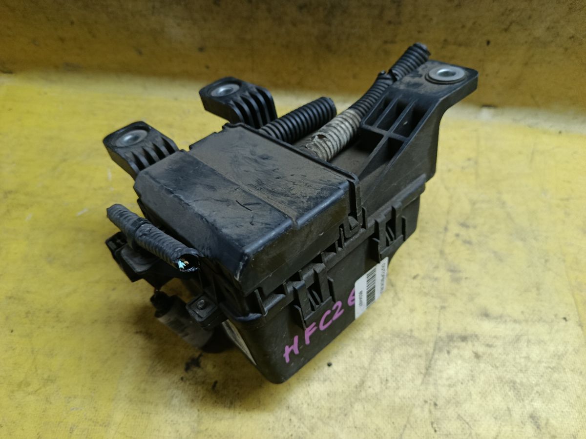 Блок предохранителей на Nissan Serena HFC26 MR20DD Фото 4