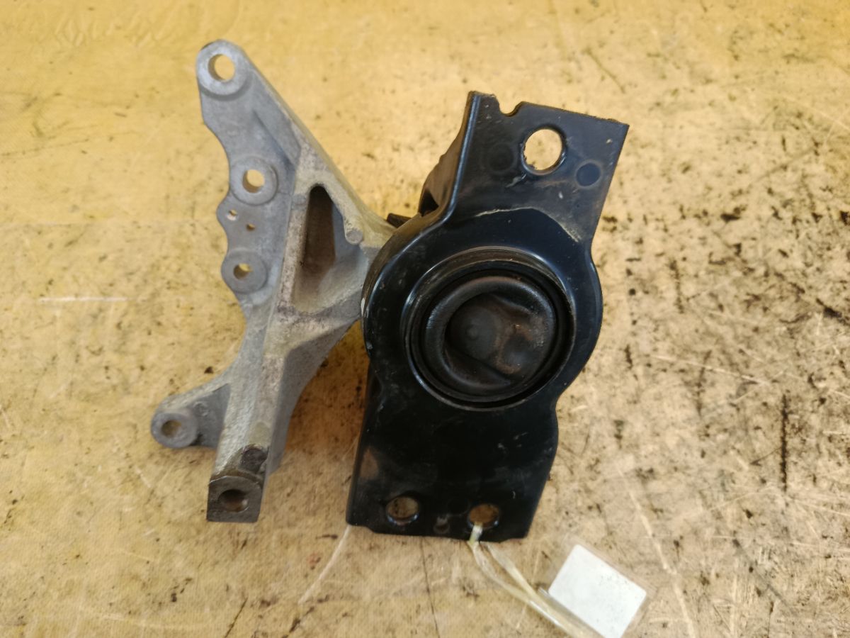 Подушка двигателя на Nissan Serena HFC26 MR20DD Фото 4