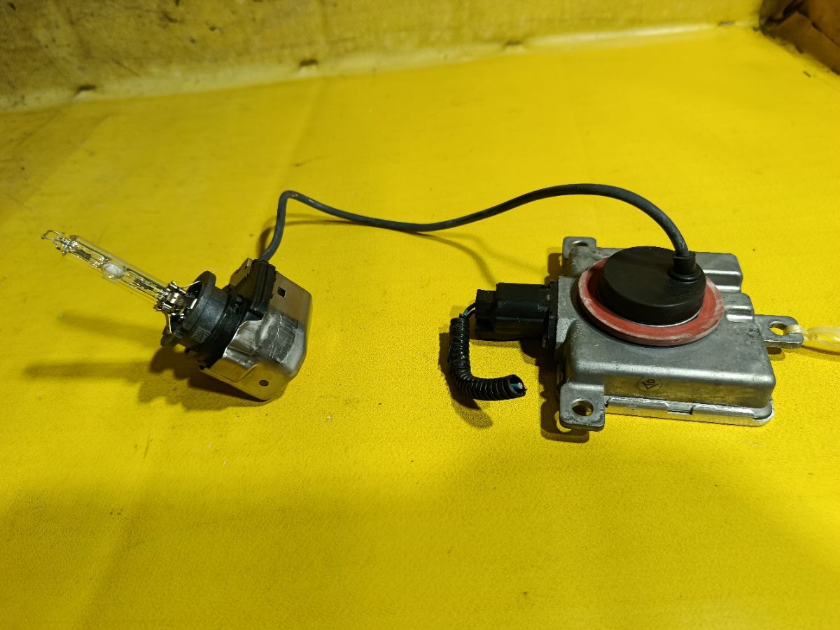 Блок розжига ксенона на Honda N-One JG1 Фото 2