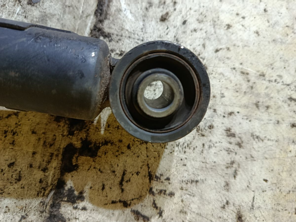 Стойка амортизатора 48520-30103 на Toyota Crown GRS180 4GR-FSE Фото 4