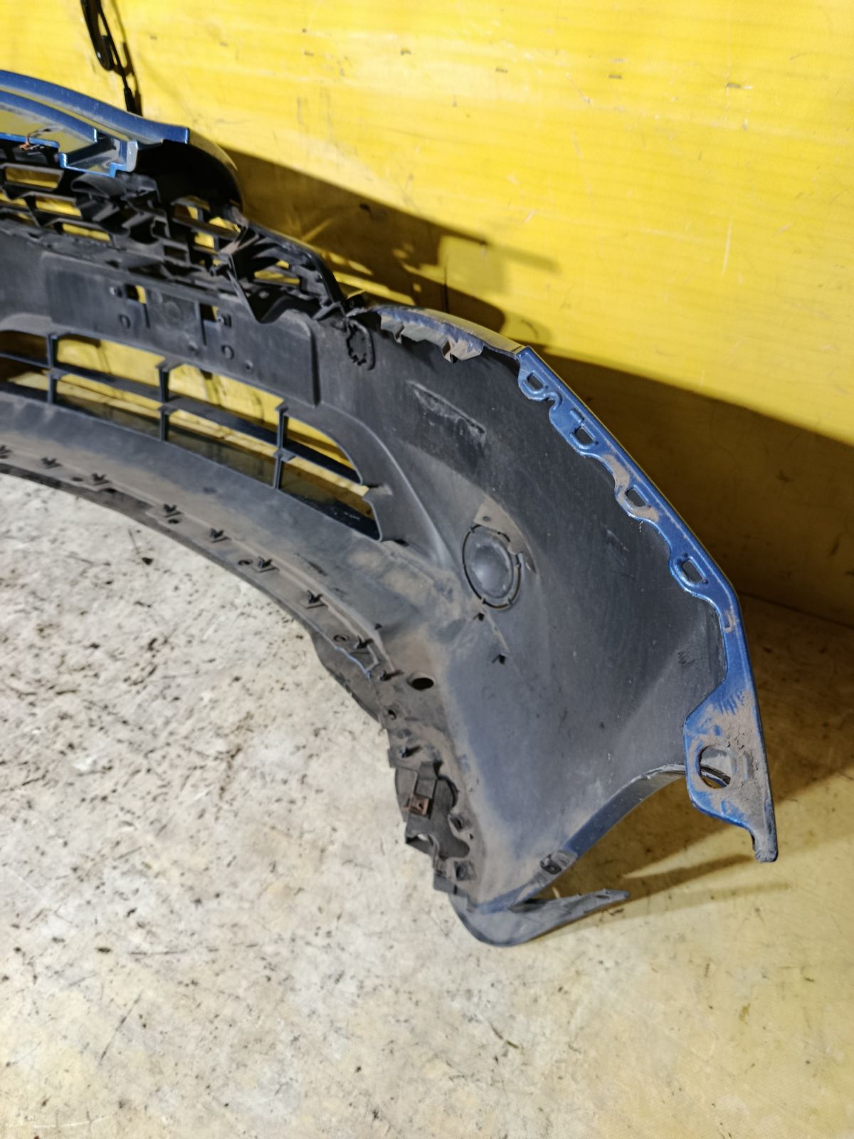 Бампер 62022-3VA0H на Nissan Note E12 Фото 12