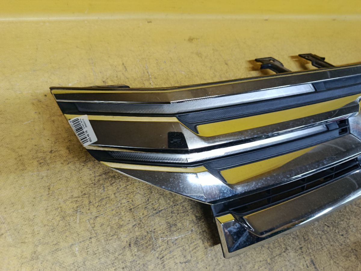 Решетка радиатора 71123-SZW-N01-M1 на Honda Stepwgn RK5 Фото 6