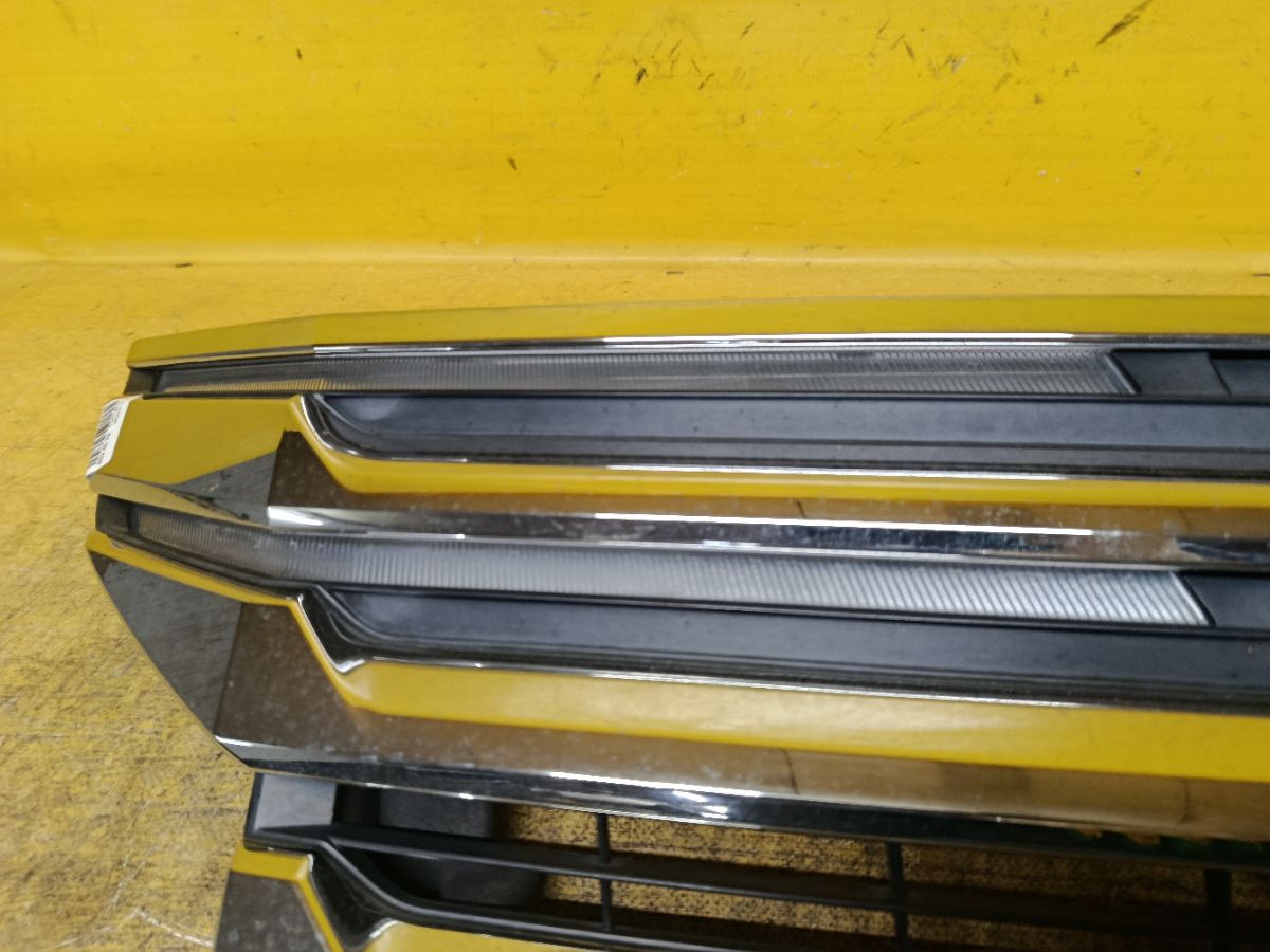 Решетка радиатора 71123-SZW-N01-M1 на Honda Stepwgn RK5 Фото 7