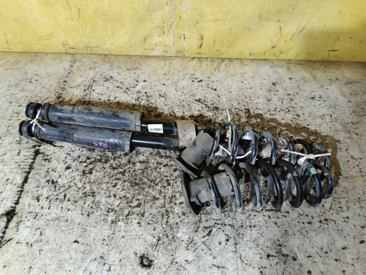 Амортизатор на Honda Stepwgn RK5 Фото 3