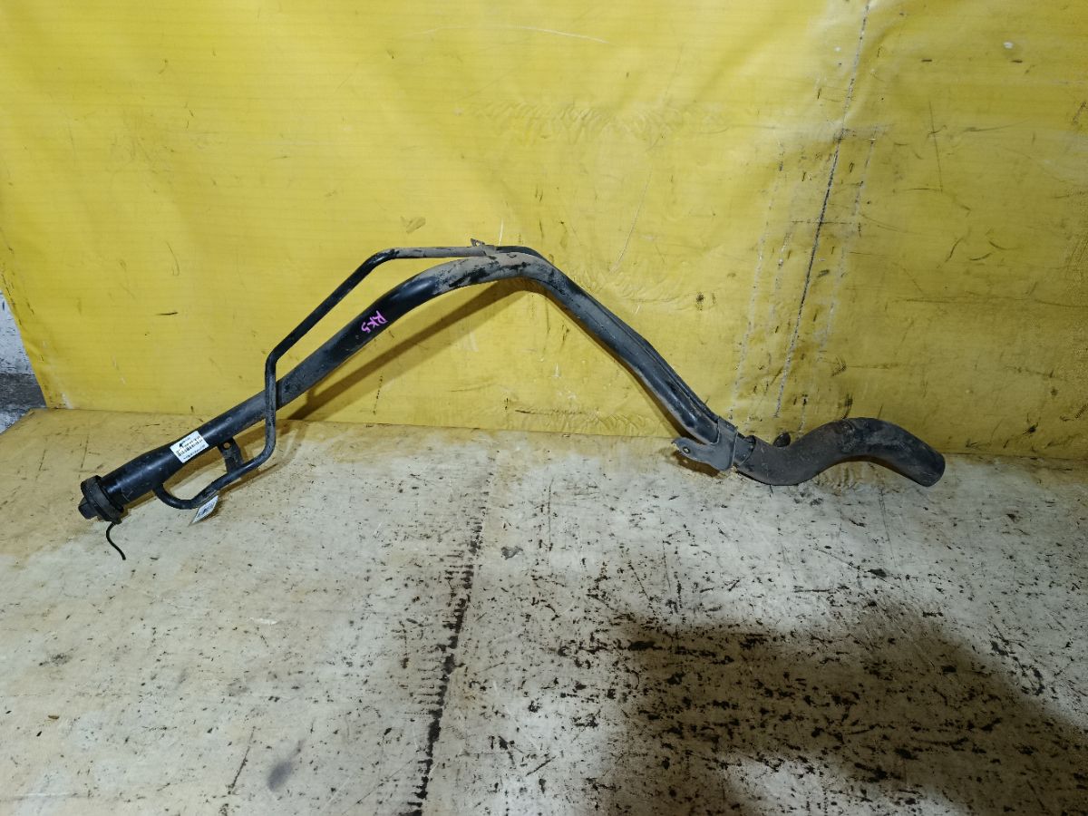 Заливная горловина топливного бака на Honda Stepwgn RK5 R20A Фото 2