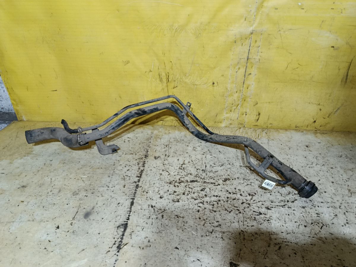 Заливная горловина топливного бака на Honda Stepwgn RK5 R20A Фото 3