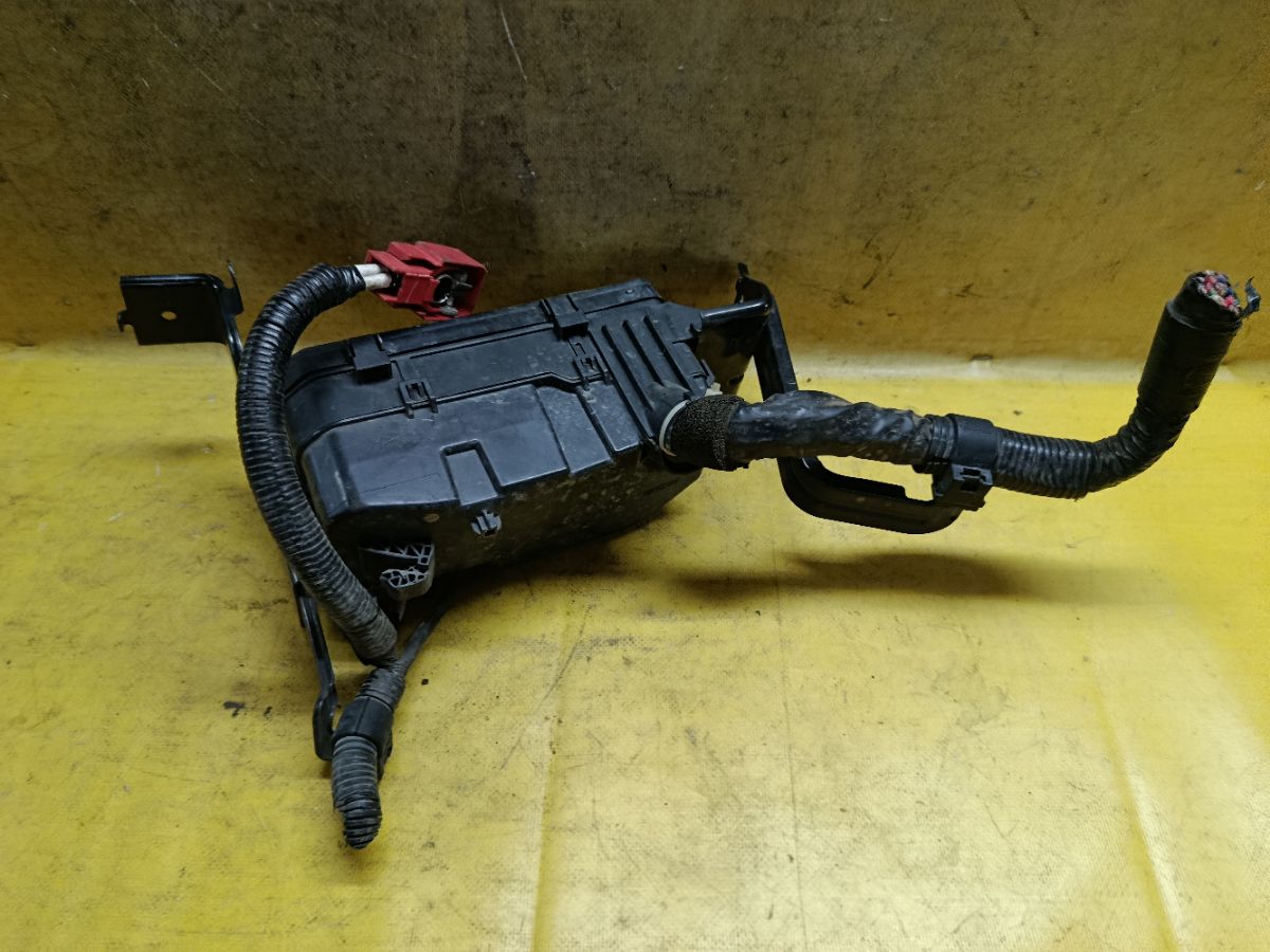 Блок предохранителей на Honda Stepwgn RK5 R20A Фото 3