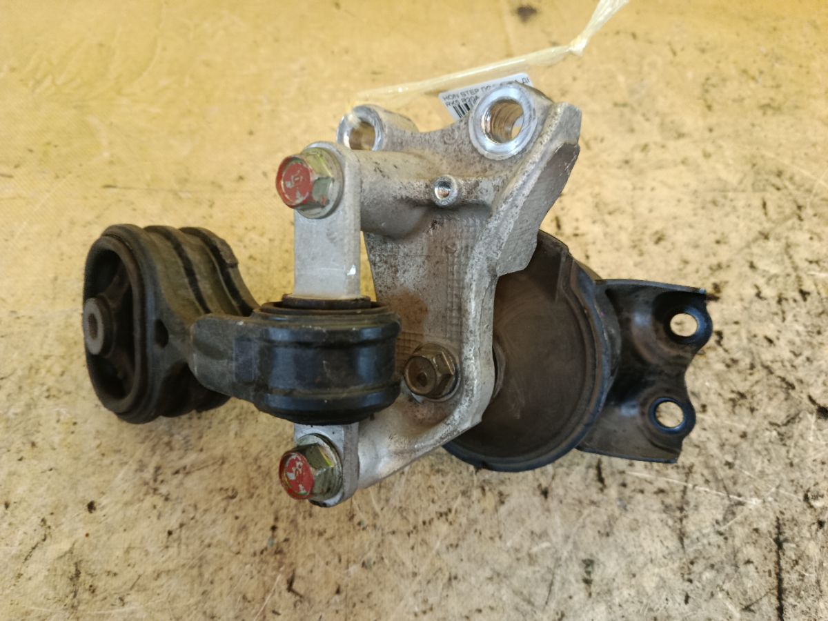 Подушка двигателя на Honda Stepwgn RK5 R20A Фото 3