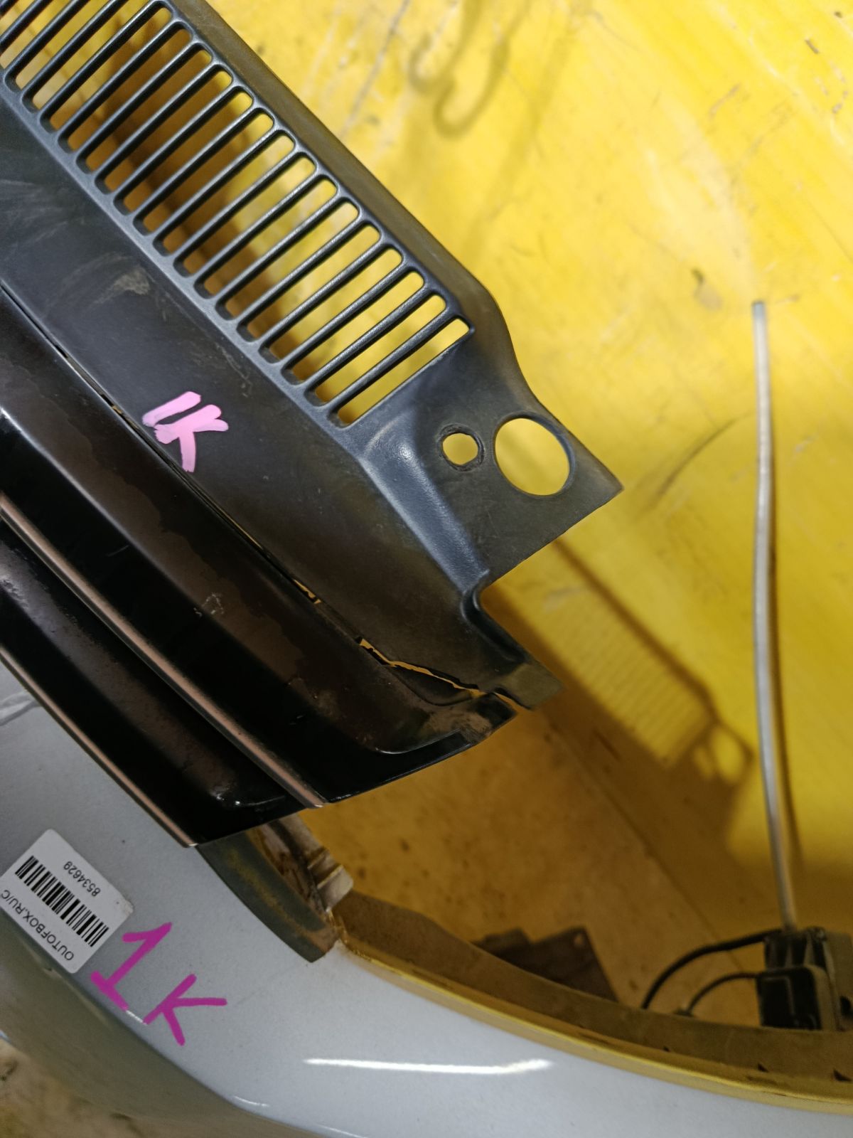 Бампер 1K9807221 на Volkswagen Golf V 1K Фото 4