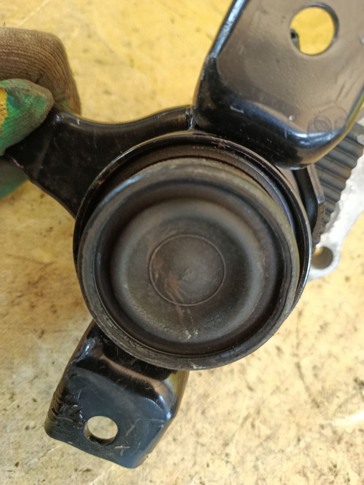 Подушка двигателя на Suzuki Solio MA26S K12C Фото 4