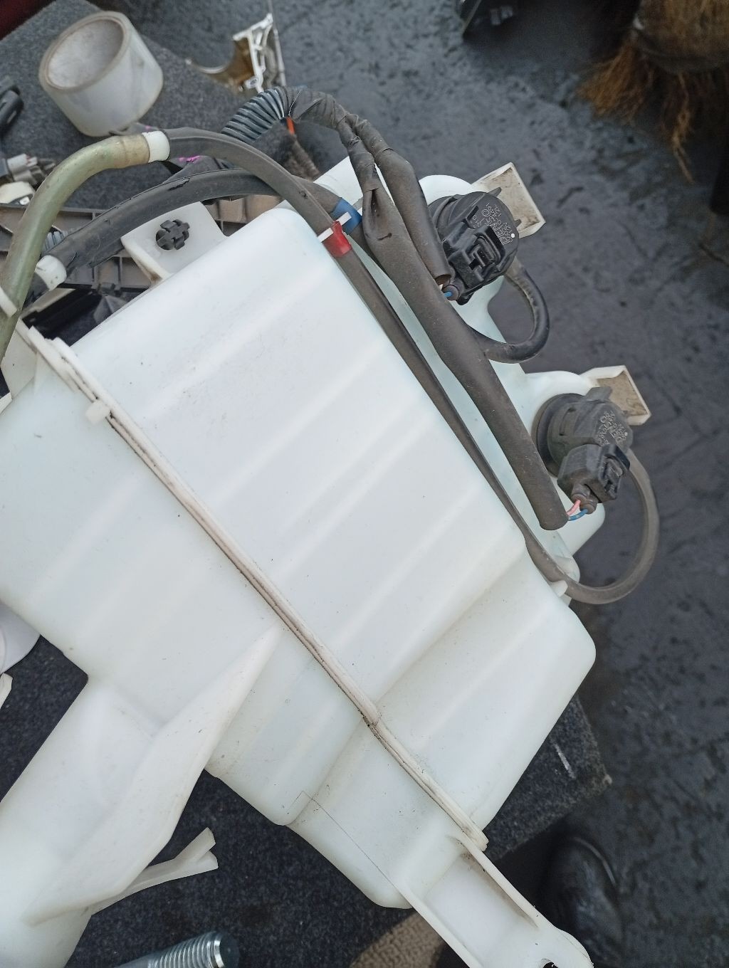 Бачок омывателя 85315-68020 на Toyota Wish ZGE20G Фото 1