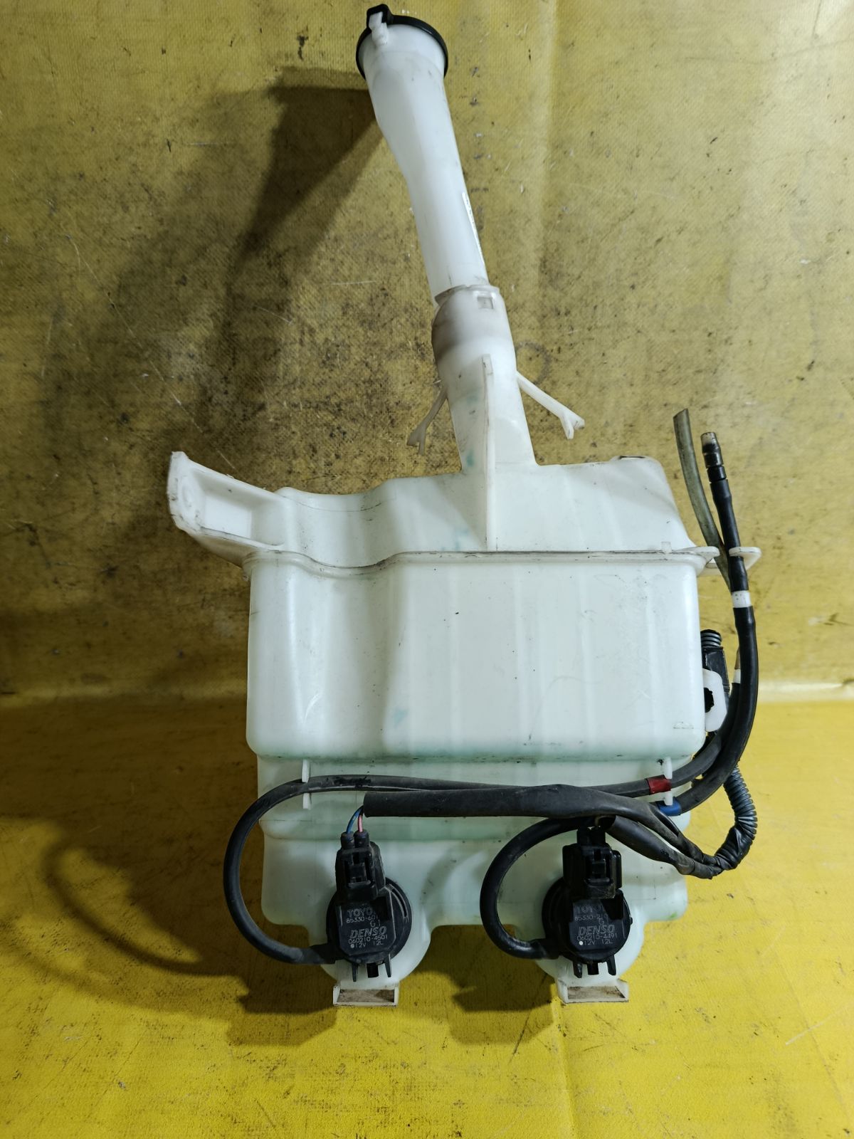 Бачок омывателя 85315-68020 на Toyota Wish ZGE20G Фото 3