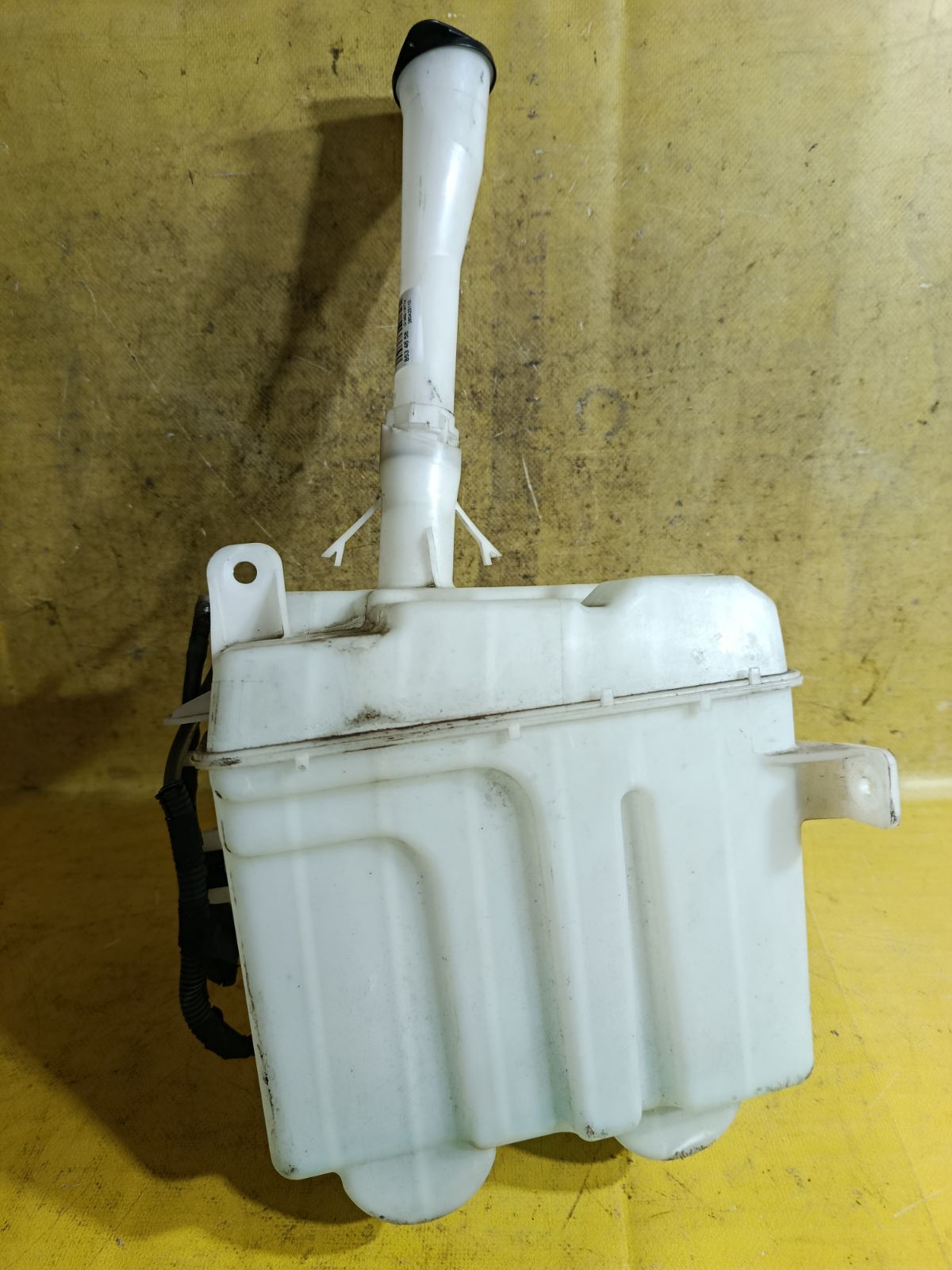 Бачок омывателя 85315-68020 на Toyota Wish ZGE20G Фото 4
