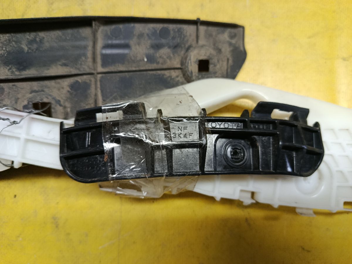 Подкрылок 52153-68030, 52156-68030, 52576-68020 на Toyota Wish ZGE20G 2ZR-FAE Фото 3