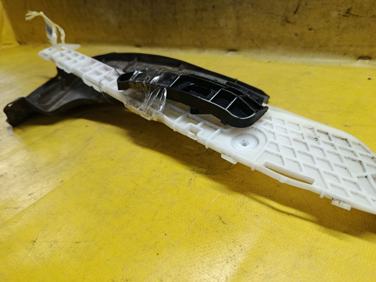 Подкрылок 52153-68030, 52156-68030, 52576-68020 на Toyota Wish ZGE20G 2ZR-FAE Фото 4