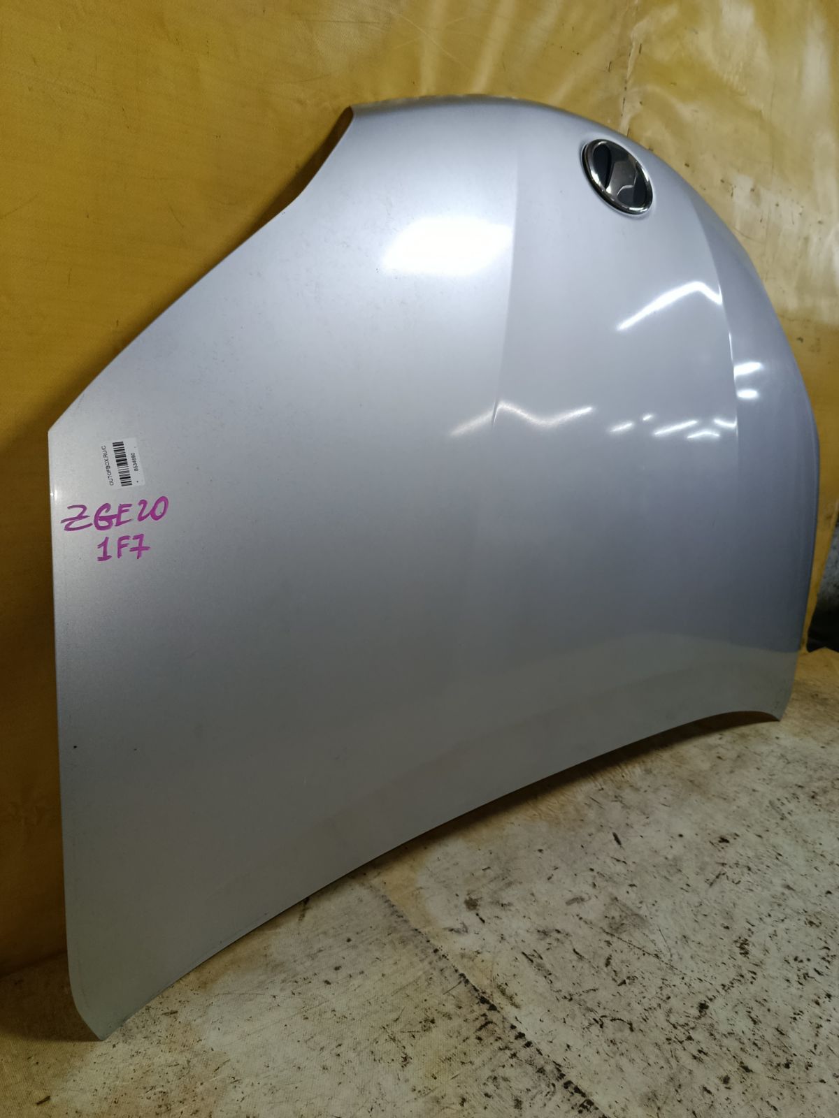 Капот на Toyota Wish ZGE20G Фото 5