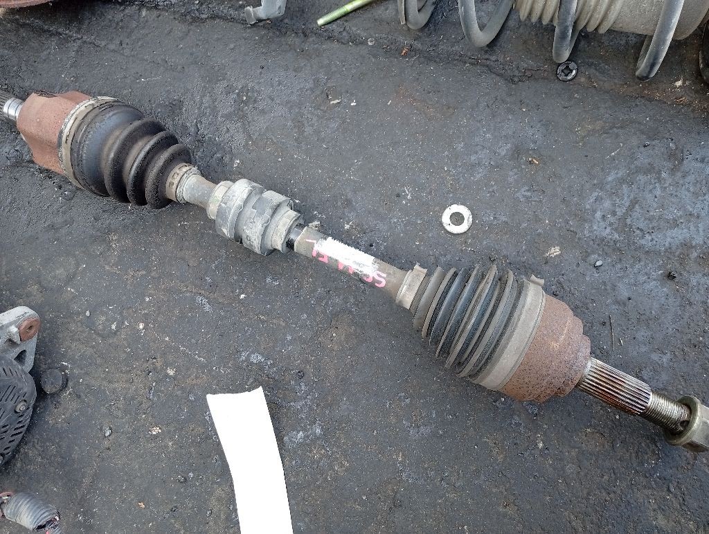 Привод на Nissan Tiida Latio SC11 HR15DE Фото 1