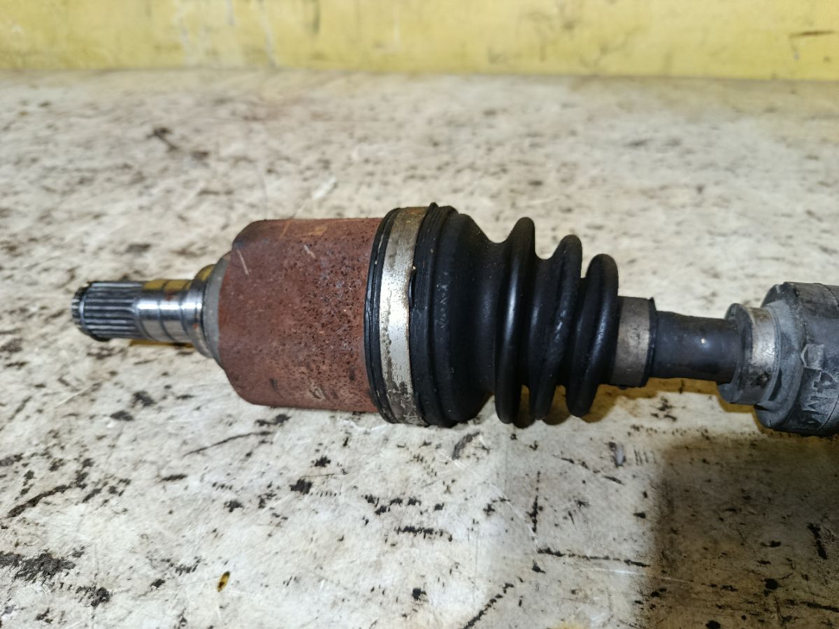 Привод на Nissan Tiida Latio SC11 HR15DE Фото 4