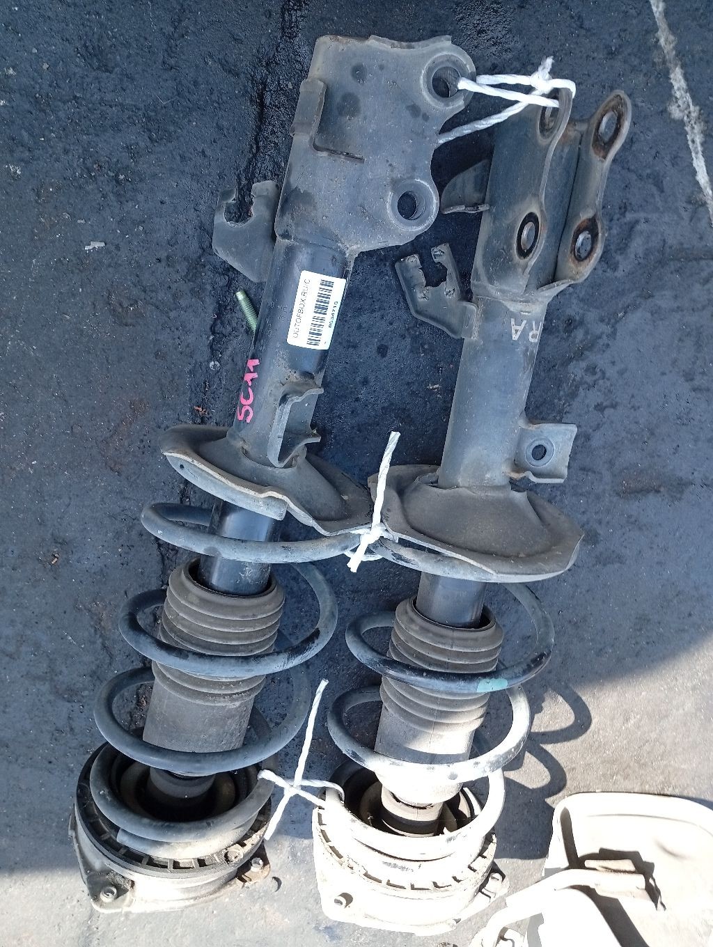 Стойка амортизатора на Nissan Tiida Latio SC11 HR15DE Фото 1